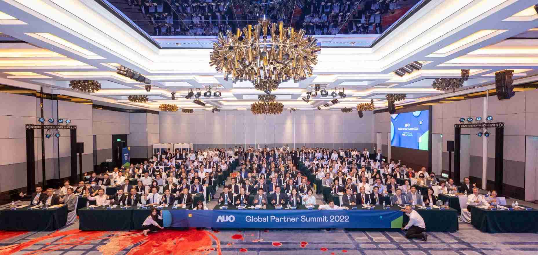 友達推動「安心、、、創新、、、用心、、、同心、、盡心」五星職旅，，，，為菲籍員工打造全方位照護，，，首度贏得「人權實踐與發展領袖獎」殊榮