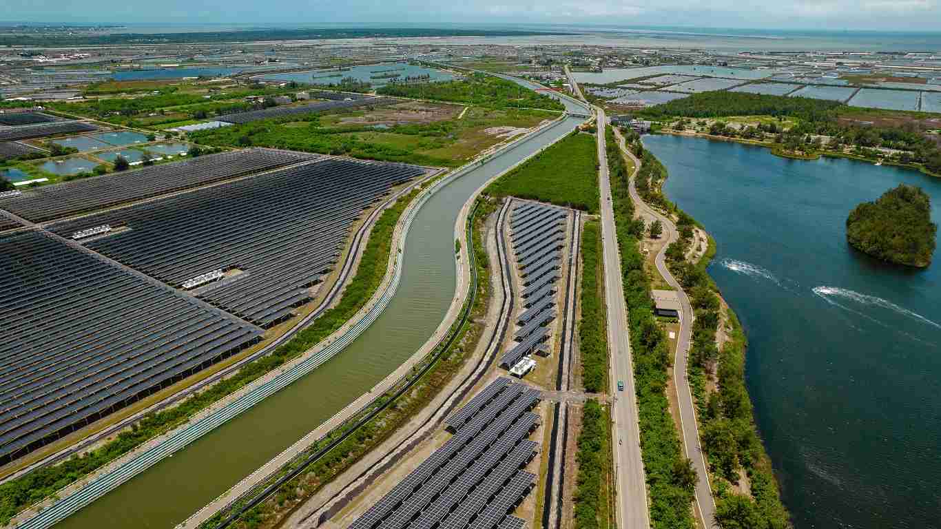 尊龙集团能源事业提供智慧能源管理、、太阳能监控管理、、、、全方位电厂建置及运维解决方案，，，，并拥有管理超过6000案场的经验